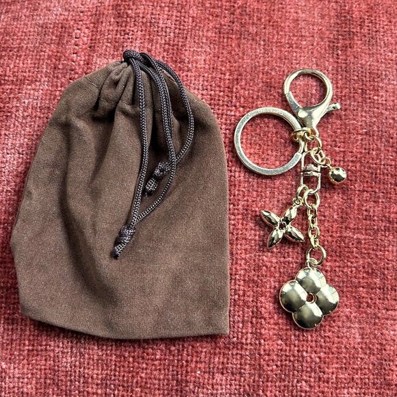 GOLD CLOVER Bag Charm Gold Tone - Picture 1 of 8